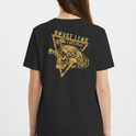 Camiseta com estampa frontal de caveira com óculos táticos dentro de triângulo e estampa traseira de caveira com mesma temática, escrita "Ghost Lens Tactical".