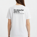 Camiseta com estampa traseira de texto em estilo minimalista: "it's time for plan b." seguido de "The state failed, buy crypto."<|endoftext|>