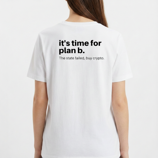 Camiseta com estampa traseira de texto em estilo minimalista: "it's time for plan b." seguido de "The state failed, buy crypto."<|endoftext|>