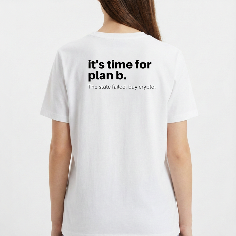 Camiseta com estampa traseira de texto em estilo minimalista: "it's time for plan b." seguido de "The state failed, buy crypto."<|endoftext|>