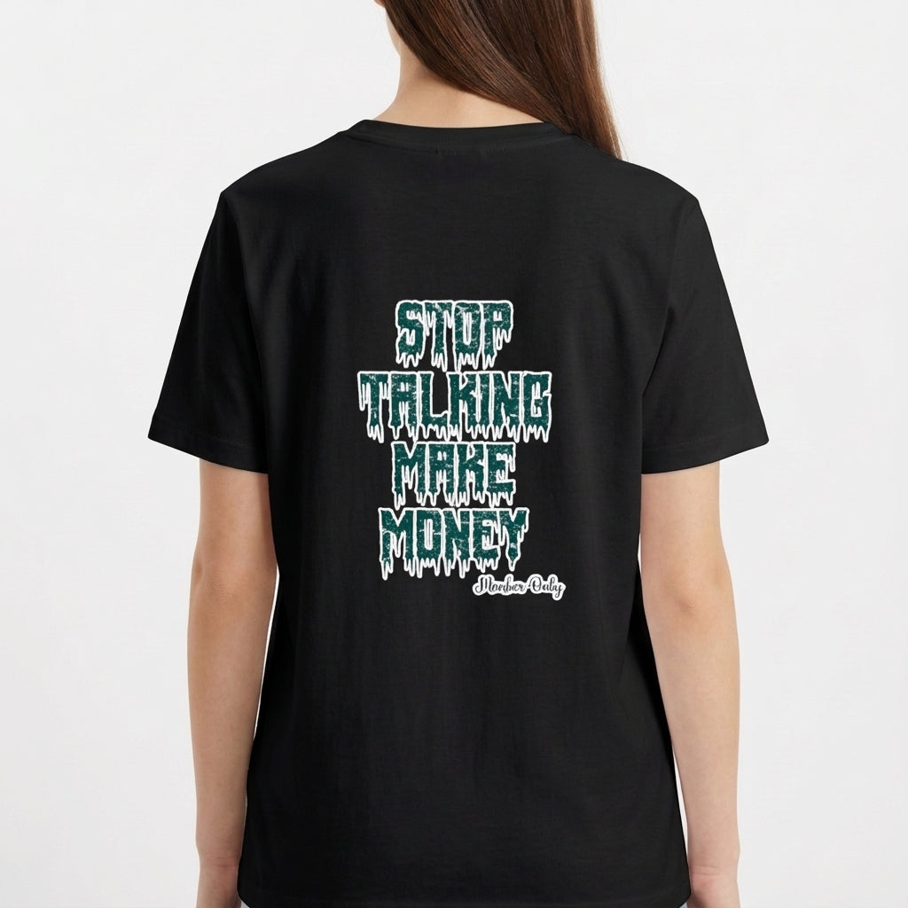 Camiseta com estampa traseira de letras gotejantes formando a frase "STOP TALKING MAKE MONEY", e assinatura estilizada "Hustlers Only" abaixo.