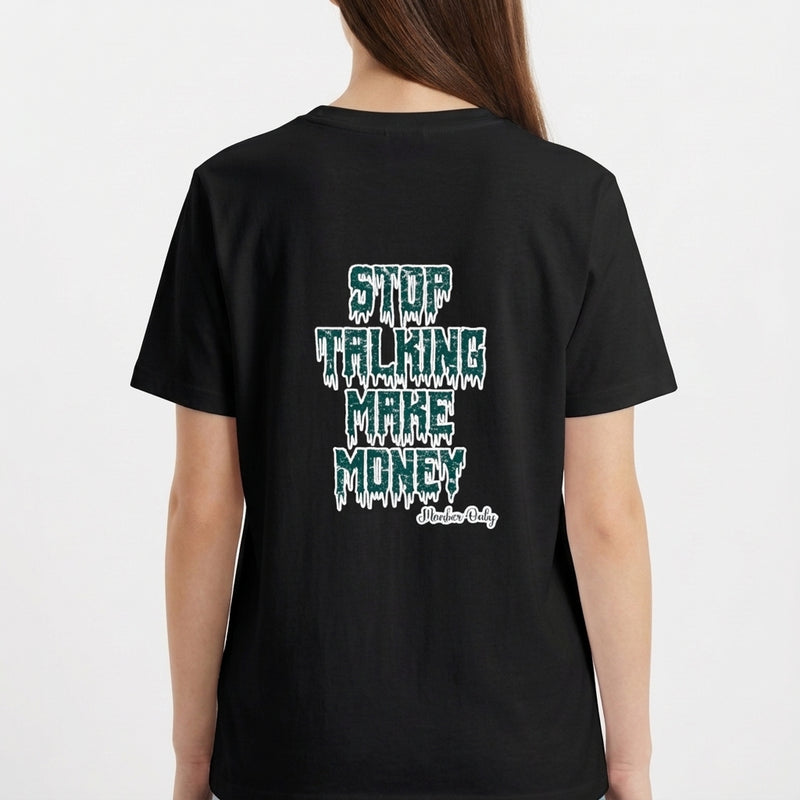 Camiseta com estampa traseira de letras gotejantes formando a frase "STOP TALKING MAKE MONEY", e assinatura estilizada "Hustlers Only" abaixo.