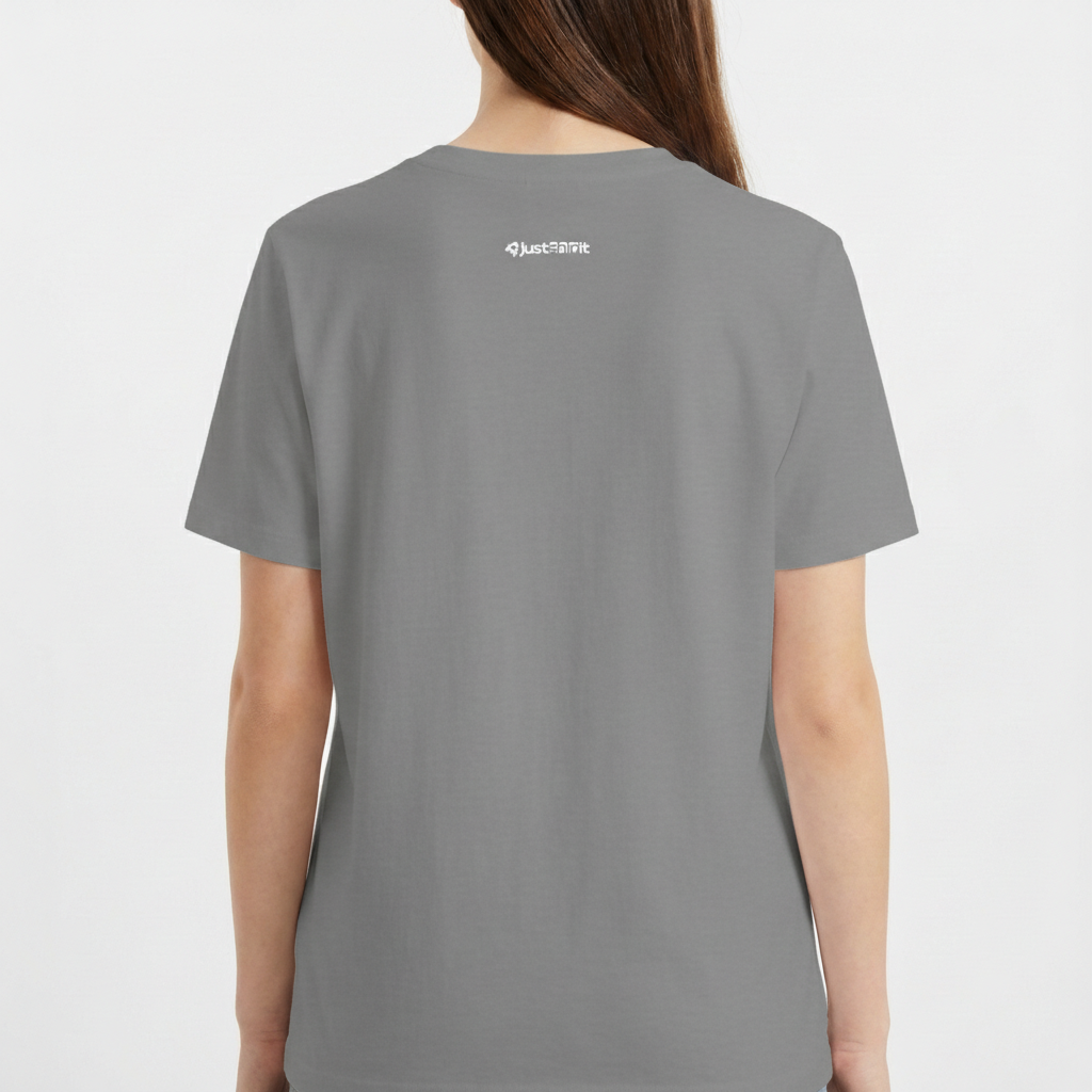 Camiseta com estampa frontal de texto "WE CREATE FUTURE" em fonte clara e estampa traseira com pequeno logotipo estilizado no topo central.