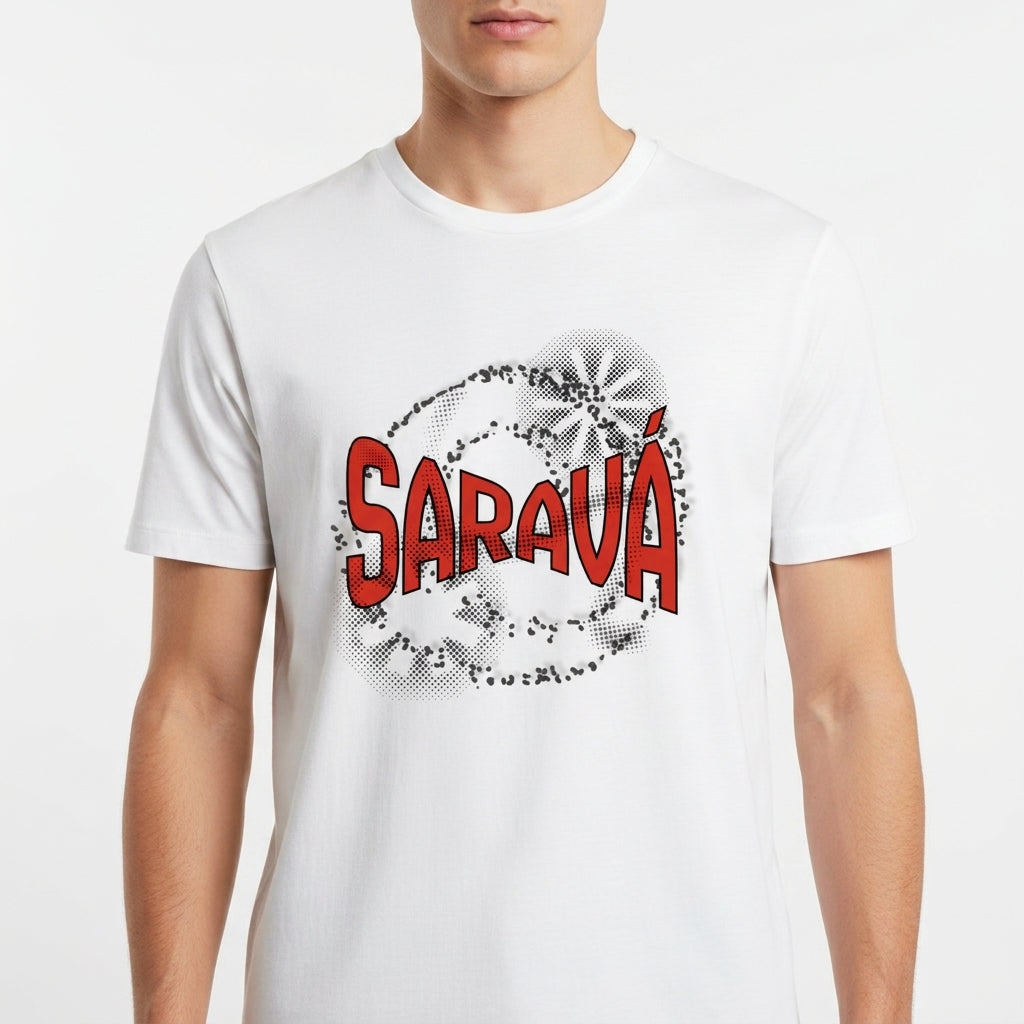 Camiseta com estampa frontal de texto em estilo pop art, com a palavra "Saravá" em destaque, rodeada por padrões circulares e efeitos pontilhados.