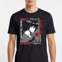 Camiseta com estampa frontal de personagem de anime em estilo gráfico, cercado por textos verticais e horizontais em inglês e japonês, com destaque para o nome "Lawliet".