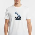 Camiseta com estampa frontal de um alienígena estilizado ao lado da frase "BUSQUE TRATAMENTO MEU AMIGO" em letras maiúsculas e negrito.