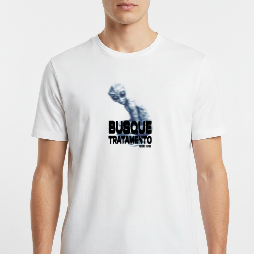 Camiseta com estampa frontal de um alienígena estilizado ao lado da frase "BUSQUE TRATAMENTO MEU AMIGO" em letras maiúsculas e negrito.