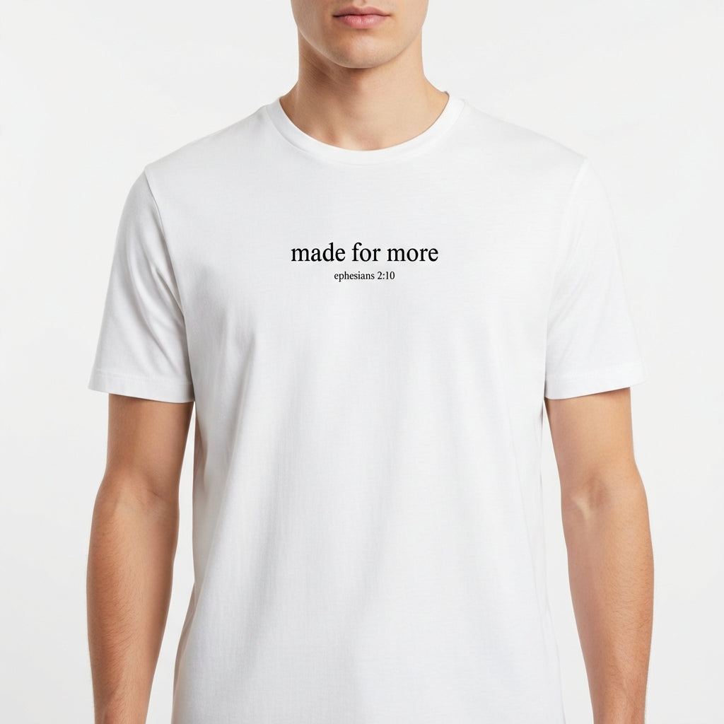 Camiseta com estampa frontal de texto estilizado: "made for more" seguido da referência "ephesians 2.10" logo abaixo, centralizado no peito.