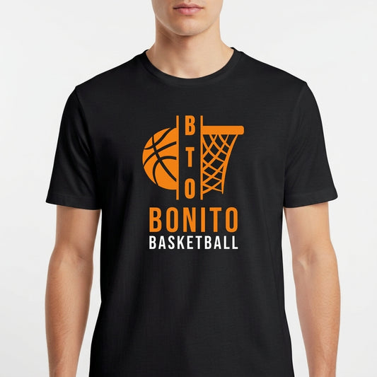 Camiseta com estampa frontal de uma bola de basquete e aro estilizados, acompanhados pelo texto "BONITO BASKETBALL" em letras chamativas.