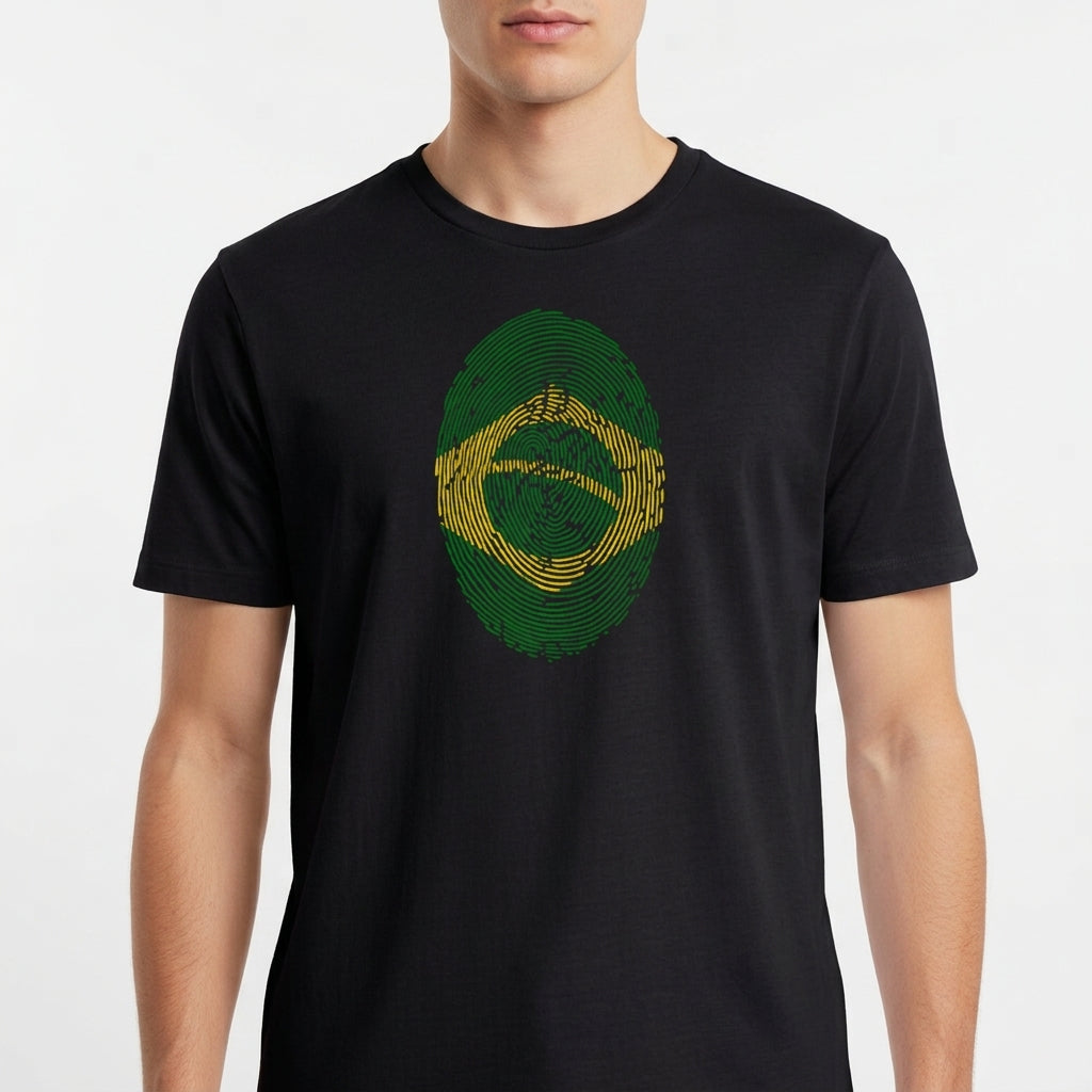 Camiseta com estampa frontal de uma digital estilizada formando a bandeira do Brasil, integrando as listras curvas em tons contrastantes.