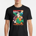 Camiseta com estampa frontal de dois personagens em estilo anime, um segurando café e outro apontando, com texto em japonês e inglês acima e abaixo.