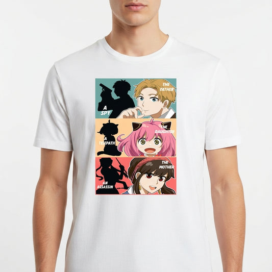 Camiseta com estampa frontal de três painéis mostrando silhuetas e personagens, com textos: "A Spy", "The Father", "Telepath", "The Daughter", "An Assassin", "The Mother".