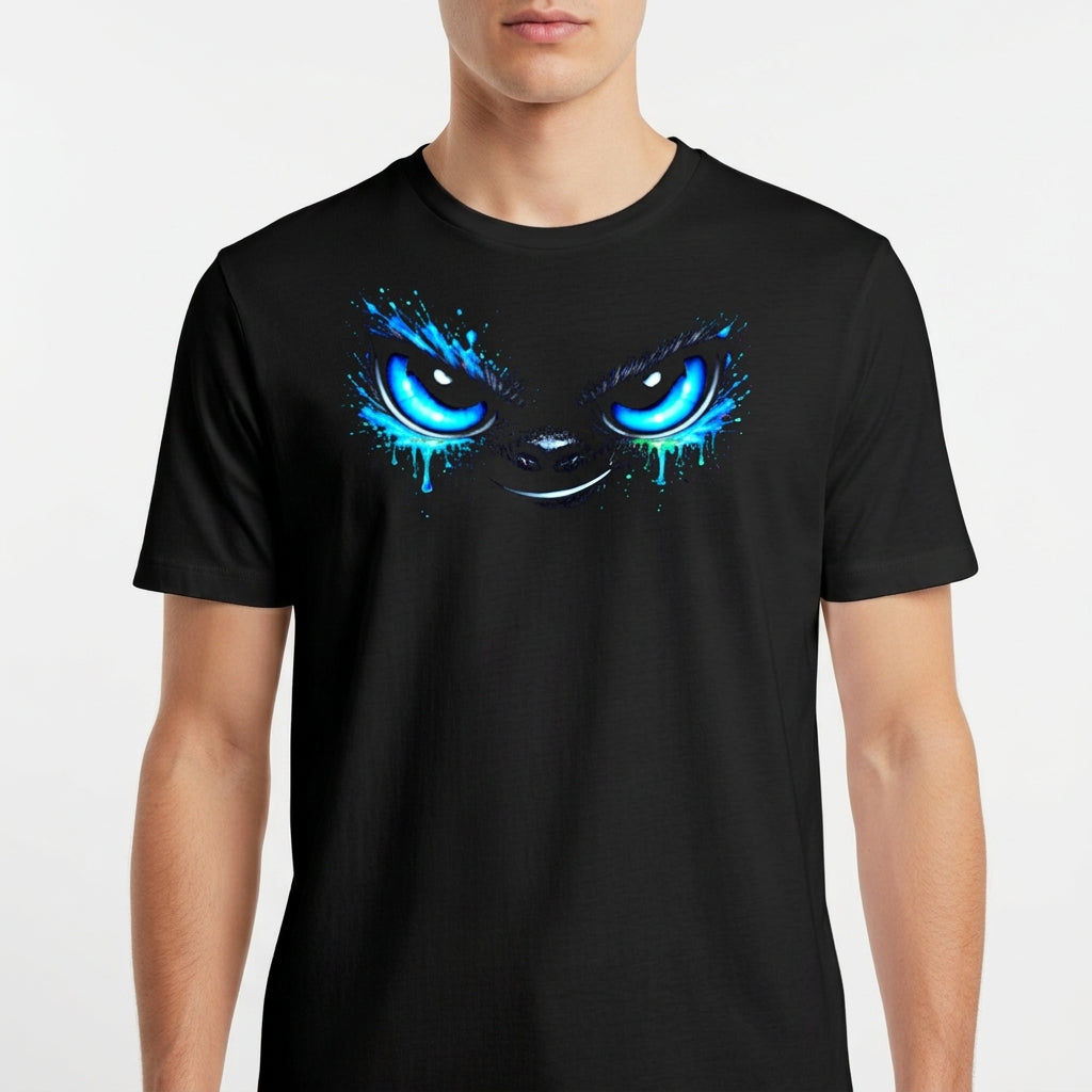 Camiseta com estampa frontal de olhos grandes e luminosos, com traços escorrendo, criando um efeito feroz e marcante no desenho centralizado.