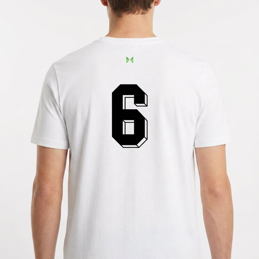 Camiseta com estampa frontal de escudo com a sigla "CBF" e estampa traseira de número grande "6" em estilo tridimensional.