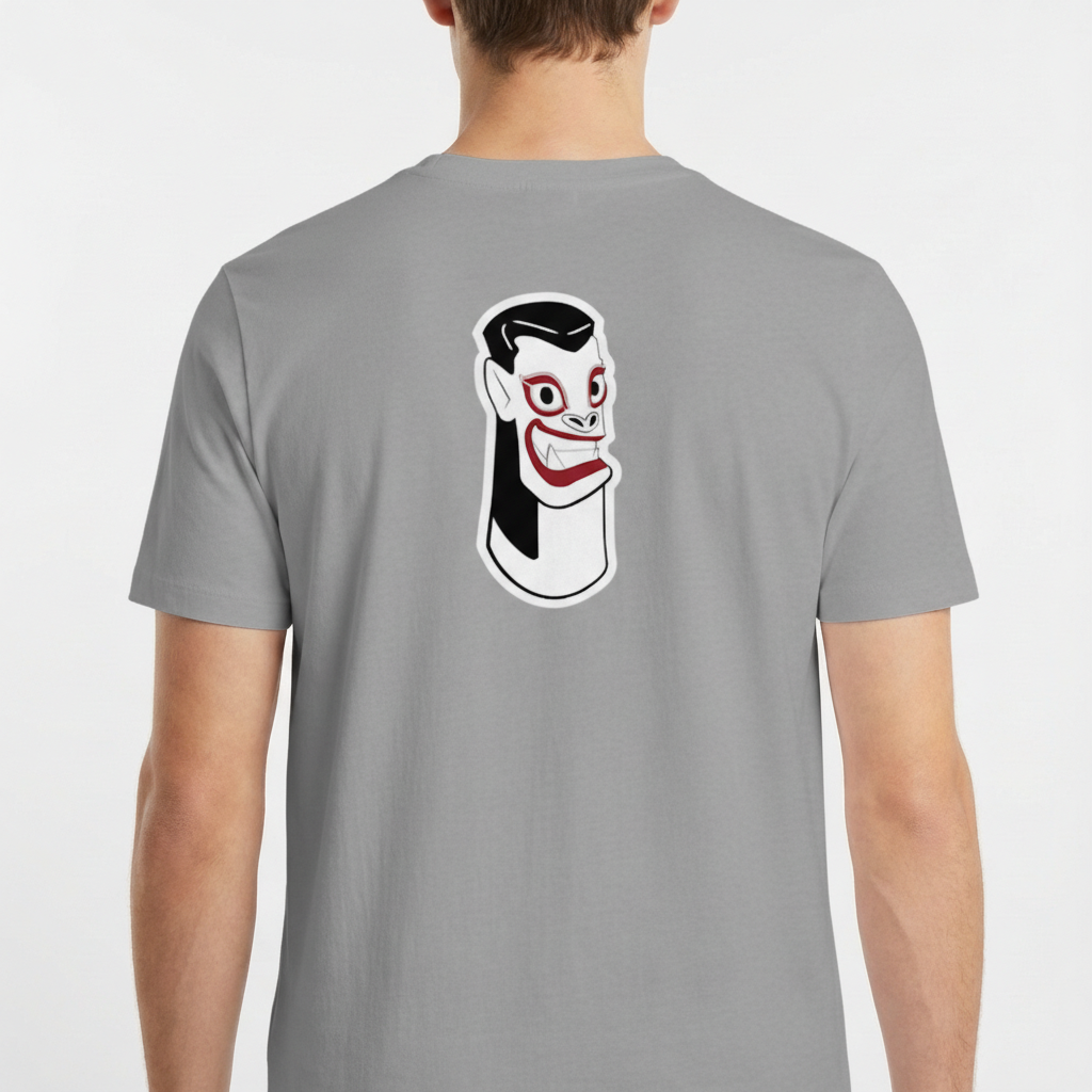 Camiseta com estampa frontal de letras estilizadas "Carranca & Labs" e estampa traseira de um desenho gráfico de figura caricata com expressão marcante.