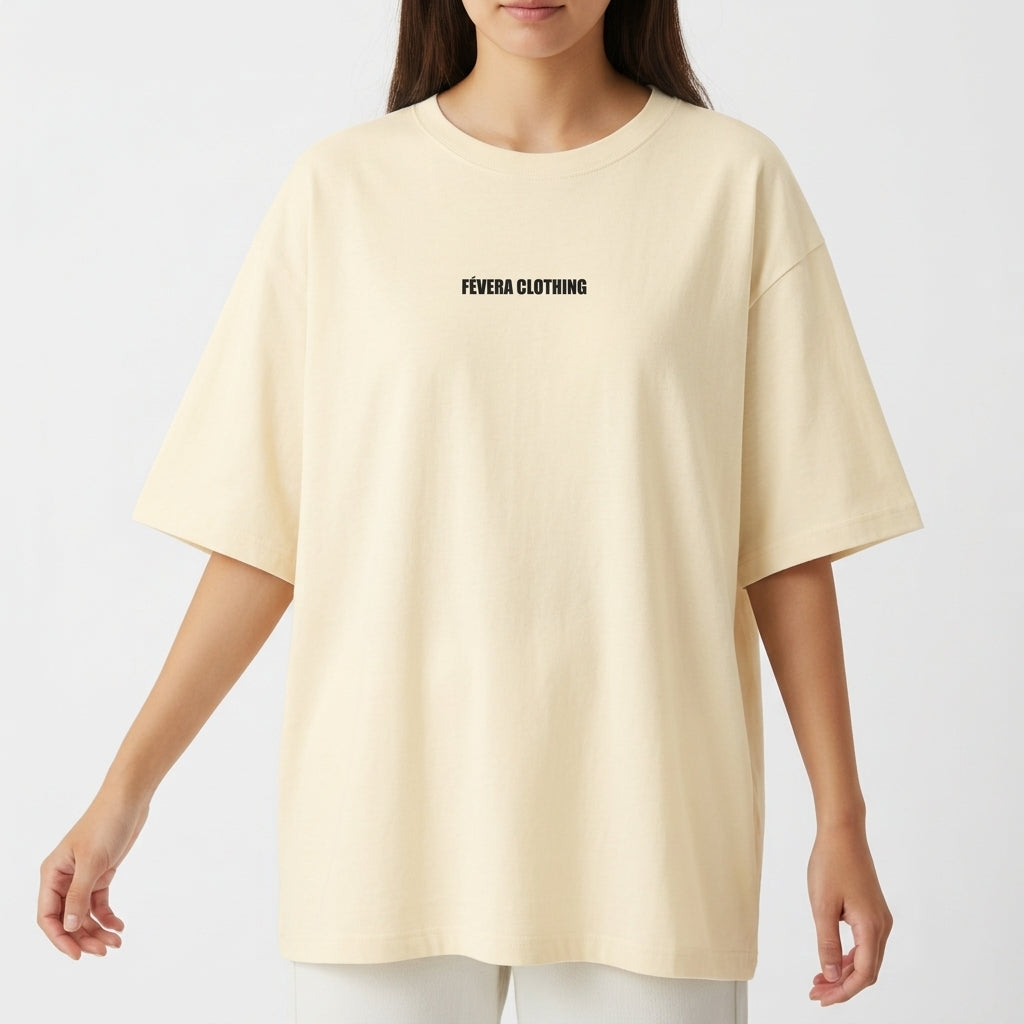 Camiseta com estampa frontal de "Févera Clothing" e estampa traseira de texto bíblico "O senhor é o meu pastor e nada me faltará", salmo 23, e um desenho de ovelha.