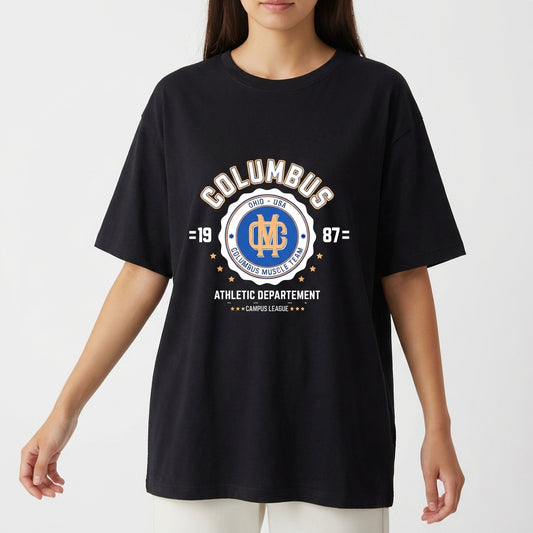 Camiseta com estampa frontal de "Columbus Ohio - USA" em estilo atlético, incluindo emblema central com "Muscle Team" cercado por estrelas e texto adicional.