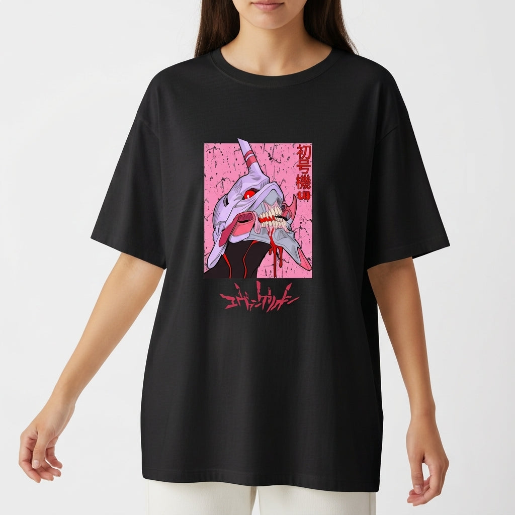 Camiseta com estampa frontal de um robô estilizado em traços de arte japonesa, detalhes futuristas e letras em estilo oriental ao redor.