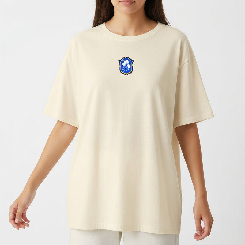 Camiseta com estampa frontal de brasão estilizado e estampa traseira de rosto tribal com "Brasil de Axé" acima e o número "777" em destaque.