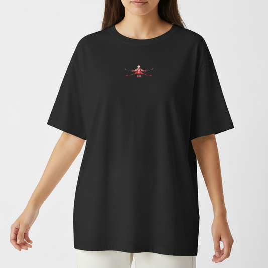 Camiseta com estampa frontal de figura humana estilizada, com braços e pernas estendidos, lembrando ilustrações anatômicas antigas.