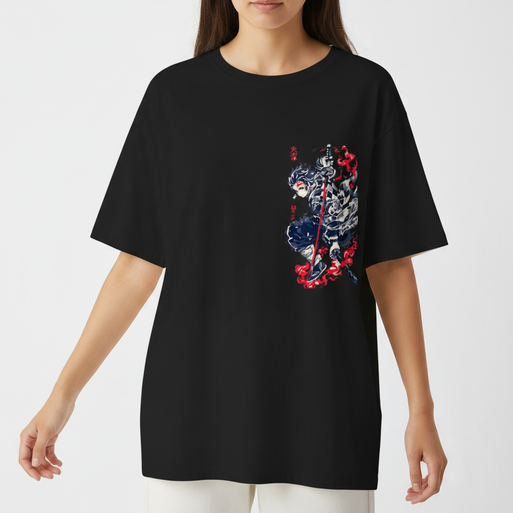 Camiseta com estampa frontal de personagem estilizado segurando uma espada, rodeado por chamas e detalhes em vermelho ao fundo.
