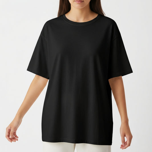 Camiseta sem estampa visível.