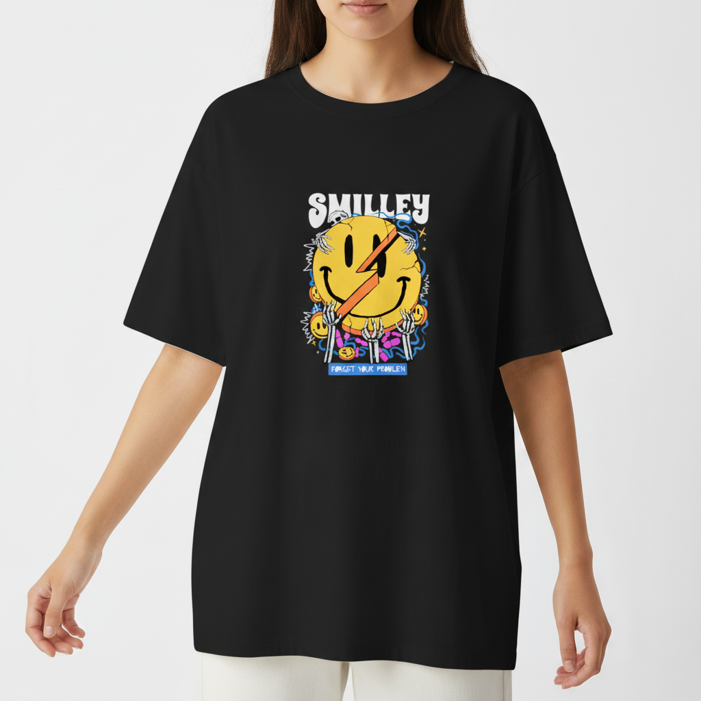Camiseta com estampa frontal de rosto sorridente derretendo, atravessado por raio, rodeado por elementos gráficos coloridos e frase "Forget Your Problem".