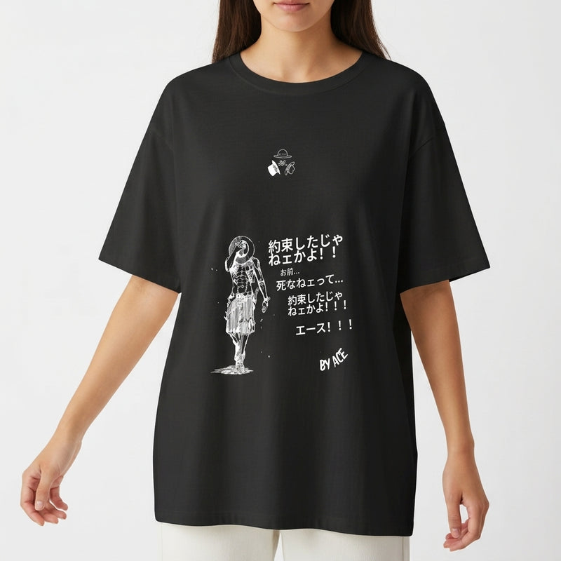 Camiseta com estampa frontal de personagem em pose reflexiva e texto japonês, e estampa traseira de quadrinhos com cenas de personagens e falas.