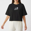 Camiseta com estampa frontal de carro estilizado e texto "MADARA" e estampa traseira de personagem de armadura vermelha com texto em caracteres japoneses.