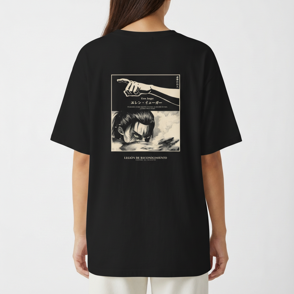 Camiseta com estampa frontal de texto em japonês e estampa traseira com ilustração de braço apontando e rosto emergindo, acompanhados de textos.