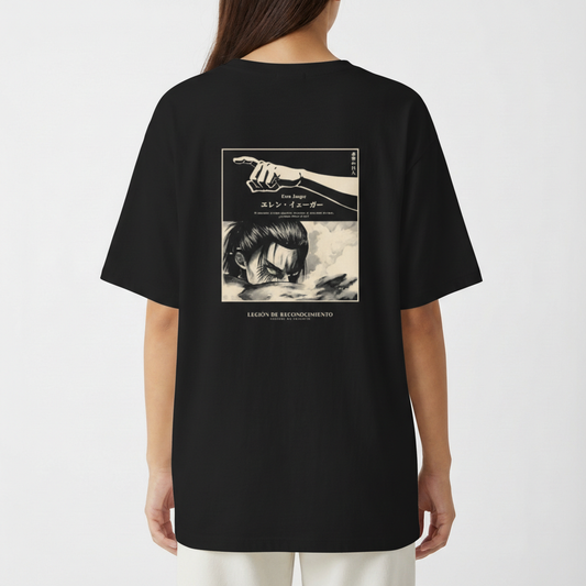 Camiseta com estampa frontal de texto em japonês e estampa traseira com ilustração de braço apontando e rosto emergindo, acompanhados de textos.