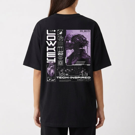 Camiseta com estampa frontal de duas caveiras cruzadas estilizadas e estampa traseira de design futurista com figura robótica, textos e elementos geométricos.