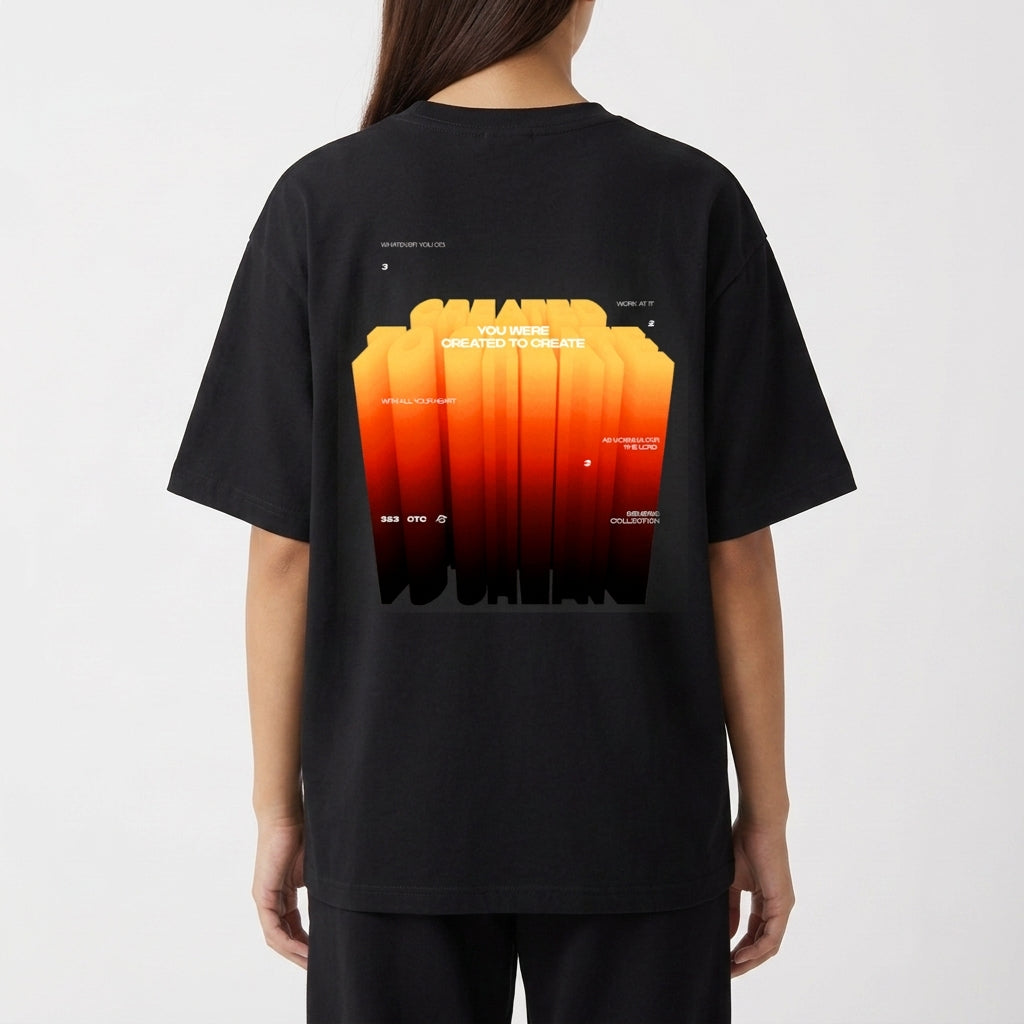 Camiseta com estampa frontal de “323” em estilo neon e estampa traseira de design tipográfico laranja vibrante com frase inspiradora tridimensional.
