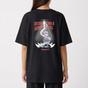 Camiseta com estampa traseira de personagem em armadura, segurando uma espada luminosa, com texto decorativo "Vistam-se de toda a armadura de Deus" e referência Efésios 6:14-17.