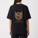 Camiseta com estampa frontal de dragão em círculo com texto "LONG E FENG (DRU) FORÇA E HARMONIA PERFEITA" e estampa traseira de fênix similar e texto correspondente.