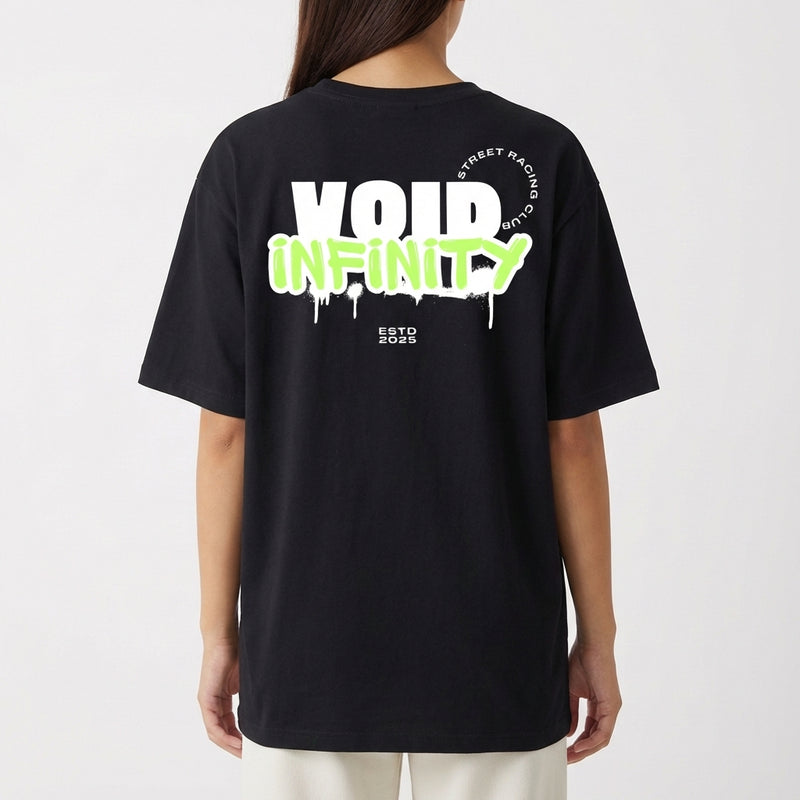 Camiseta com estampa traseira de "VOID INFINITY" com efeito de tinta escorrendo, acompanhada por "STREET RACING CLUB" em arco e "ESTD 2023" abaixo.