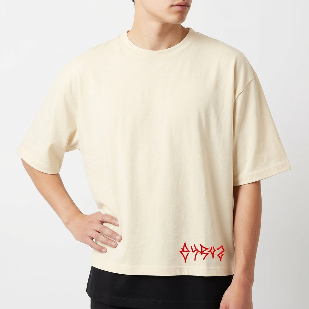 Camiseta com estampa frontal de texto estilizado e estampa traseira de figura demoníaca realizando manobra de skate sob a inscrição "HELL FLIP".