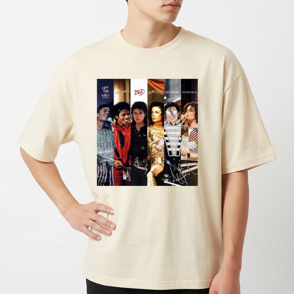 Camiseta com estampa frontal de colagem de capas de álbuns icônicos, retratando um artista famoso em diferentes poses e trajes marcantes.