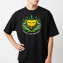 Camiseta com estampa frontal de rosto sorridente decorado com folhas e texto "Elevate Your Frequency" emoldurado por elementos naturais e estampa traseira de símbolo geométrico simples próximo à gola.