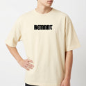 Camiseta com estampa frontal de "REMNNT" e estampa traseira de "Faith" acompanhada da frase "The just shall live by faith Hab 2:4".