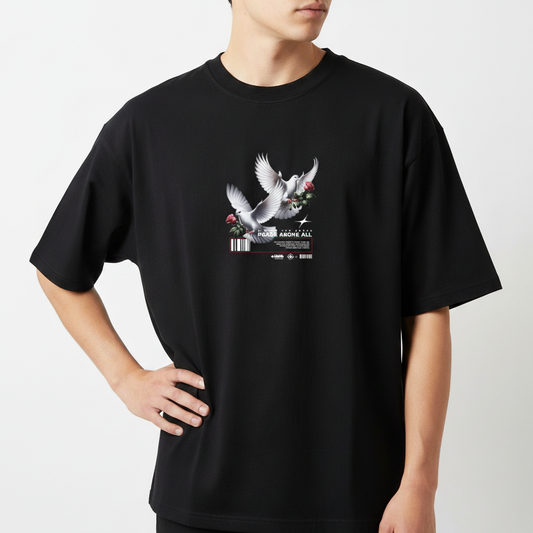 Camiseta com estampa frontal de duas pombas em voo sobre rosas, acompanhada de texto e um código de barras estilizado na parte inferior.