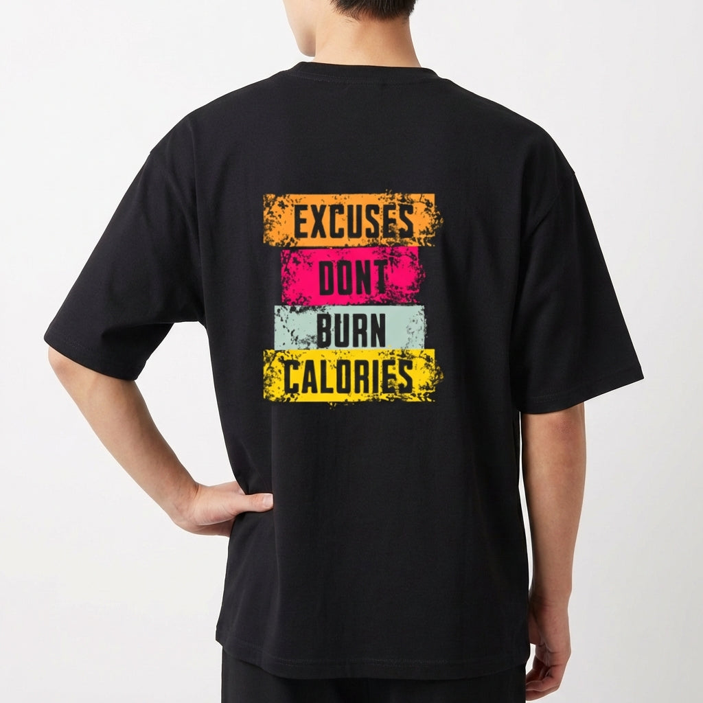 Camiseta com estampa traseira de quatro faixas retangulares com o texto "EXCUSES DON'T BURN CALORIES" em estilo desgastado e cores variadas.