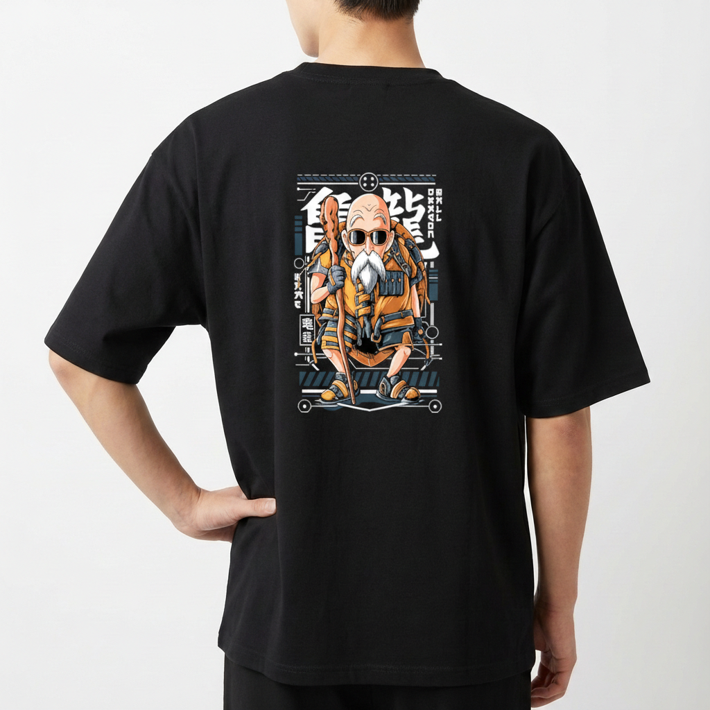 Camiseta com estampa frontal de papagaio estilizado e estampa traseira de personagem idoso de anime sentado em prancha com bastão e cabelo longo.