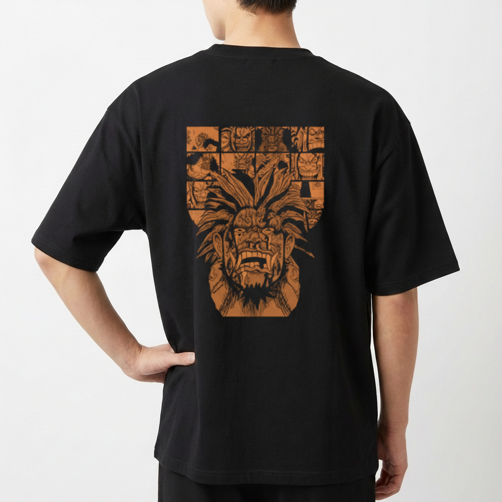 Camiseta com estampa frontal de um rosto detalhado em estilo gráfico e estampa traseira de várias faces em quadrinhos, com destaque para personagem central.