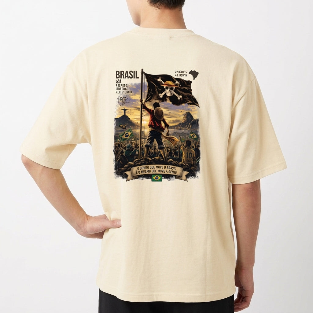 Camiseta com estampa frontal de "HOPE" em letras estilizadas e estampa traseira de ilustração vibrante: soldado com bandeira em cena de batalha épica.