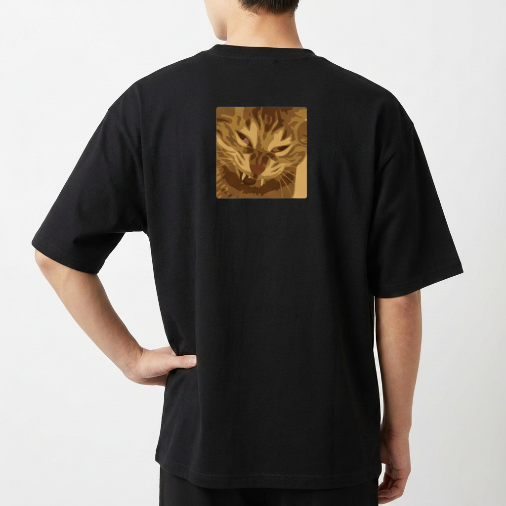 Camiseta com estampa frontal de texto minimalista "MORE COFFEE" e estampa traseira de um gato com expressão expressiva em um estilo artístico detalhado.