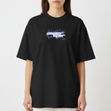 Camiseta com estampa frontal de texto estilizado "super star" rodeado por estrelas diversas, proporcionando um visual energético e moderno.