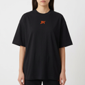 Camiseta com estampa frontal de letras estilizadas e estampa traseira de lutador em pose desafiadora, acompanhado da frase "HIGH VOLUME LOW IQ".