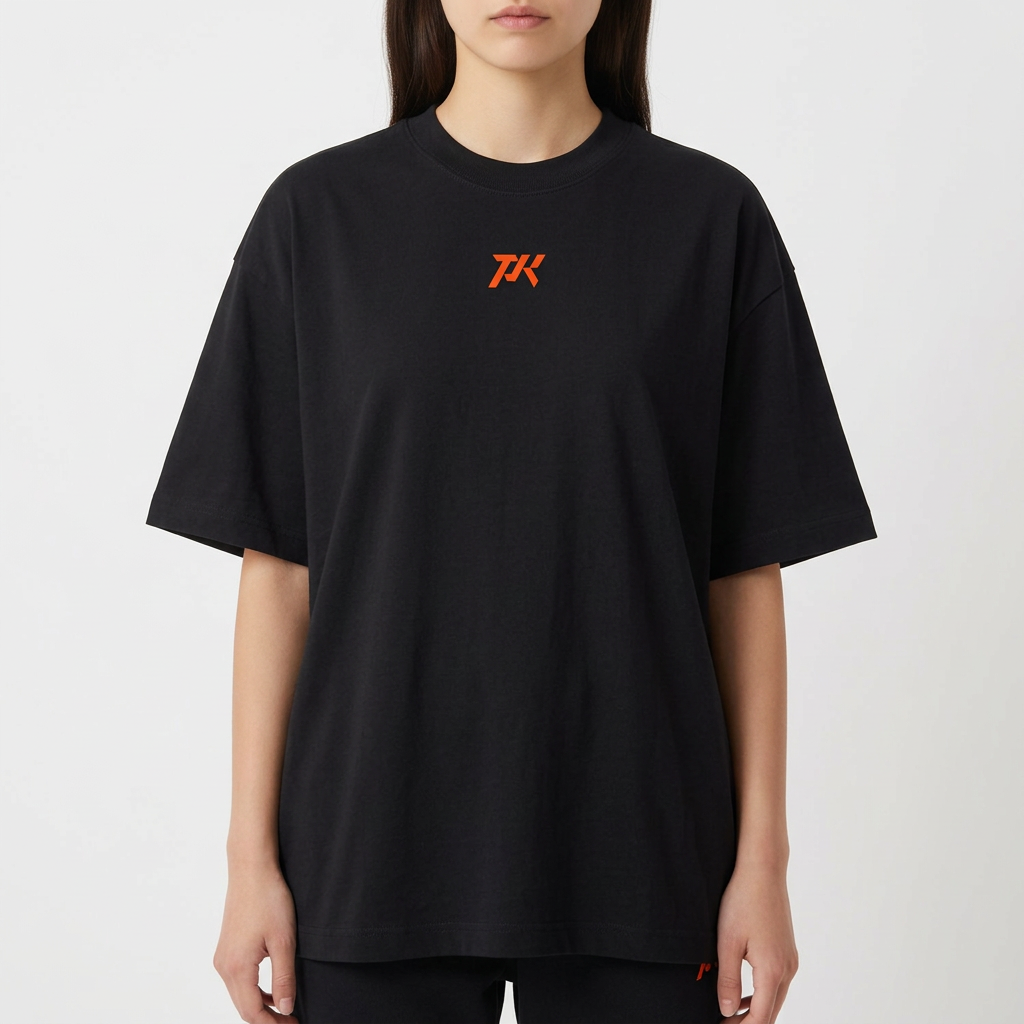 Camiseta com estampa frontal de letras estilizadas e estampa traseira de lutador em pose desafiadora, acompanhado da frase "HIGH VOLUME LOW IQ".