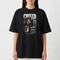 Camiseta com estampa frontal de um rosto cercado por elementos religiosos, incluindo uma cruz, e frases destacando mensagens espirituais.